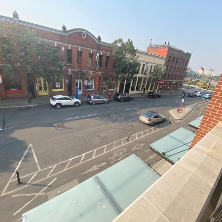 Downtown Heritage Condo With Parking Victoria Exterior photo