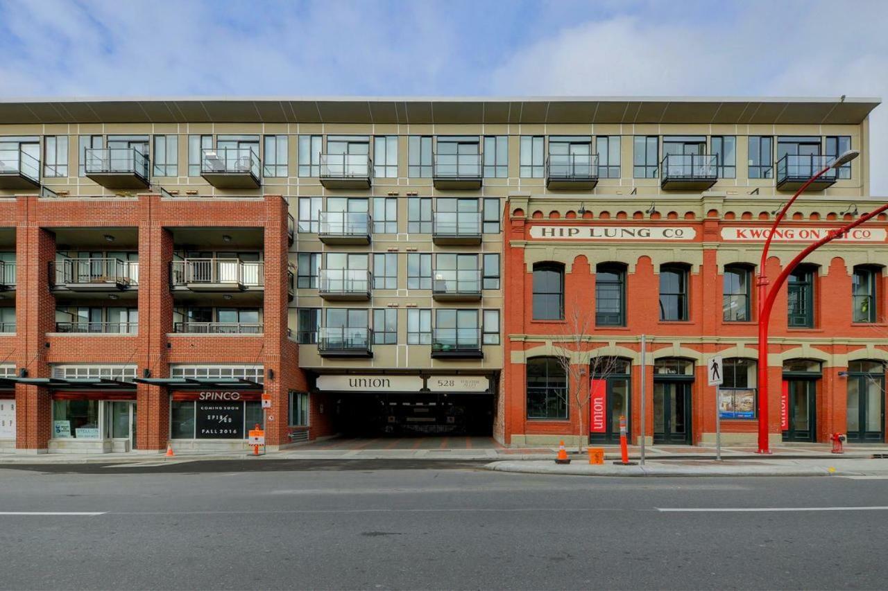 Downtown Heritage Condo With Parking Victoria Exterior photo