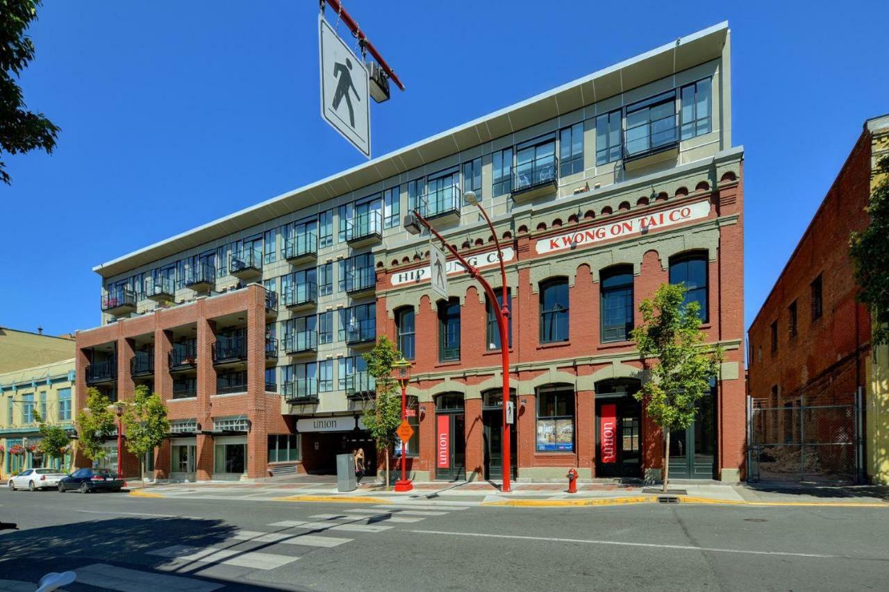 Downtown Heritage Condo With Parking Victoria Exterior photo