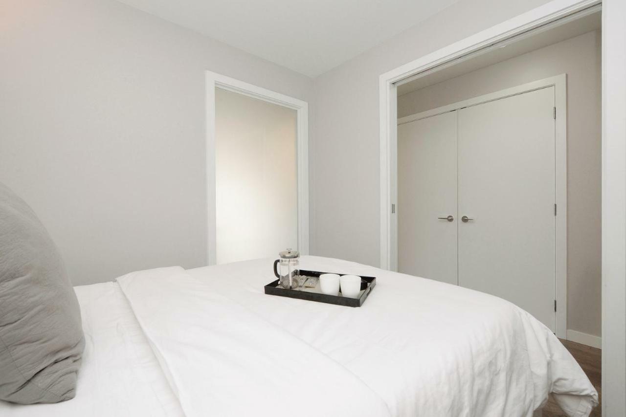 Downtown Heritage Condo With Parking Victoria Exterior photo